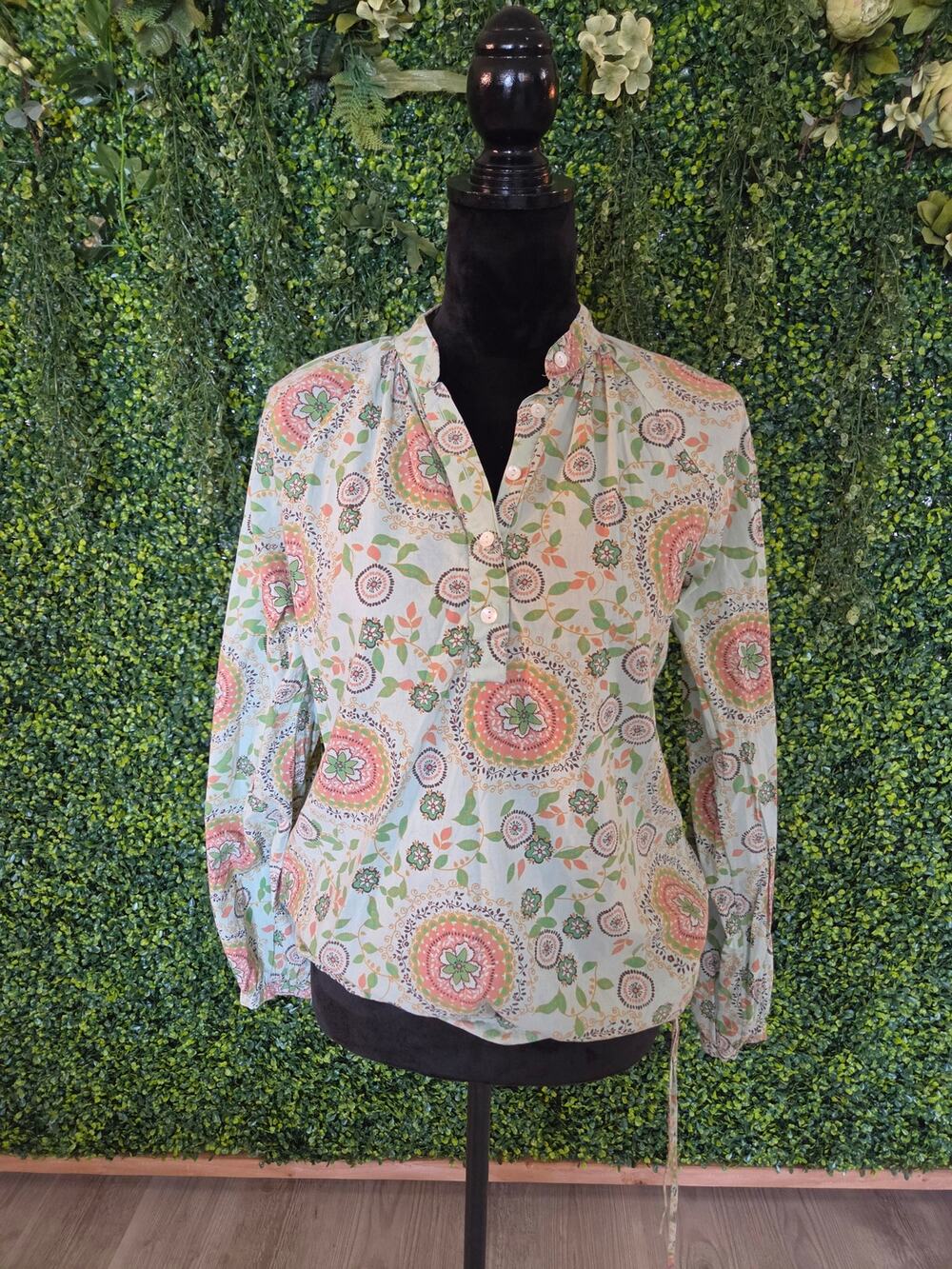 Gap Green Floral Mandala Medallion Henley Neck Raglan